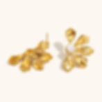 縮圖：Symmetrical Pearl Flower Stud Earrings | Custom 18K Gold-Plated Stainless Steel