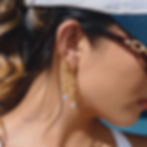 縮圖：Elegant movement zircon tassel earrings close-up detail 316L stainless steel PVD gold jewelry