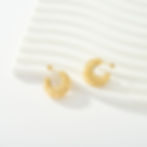 縮圖：French Chic Hollow C-Shaped Hoop Earrings – 18K Gold Plated Stainless Steel