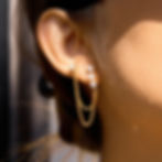 縮圖：Model wearing 316L stainless steel zircon tassel earrings with chain design