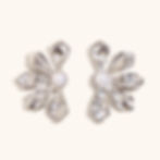 縮圖：Symmetrical Pearl Flower Stud Earrings | Custom 18K Gold-Plated Stainless Steel
