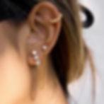 縮圖：Model wearing 316L stainless steel zircon tassel earrings with chain design