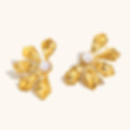 縮圖：Symmetrical Pearl Flower Stud Earrings | Custom 18K Gold-Plated Stainless Steel